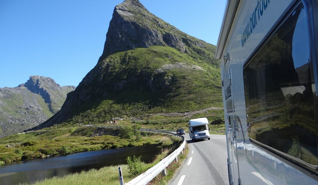 Big 10 this is Rubber Duck, we got us a convoy!