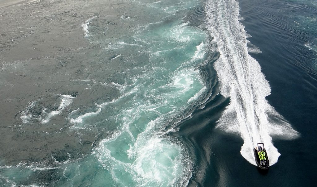 None of the punters would let go to wave at us up on the bridge - can't blame 'em!