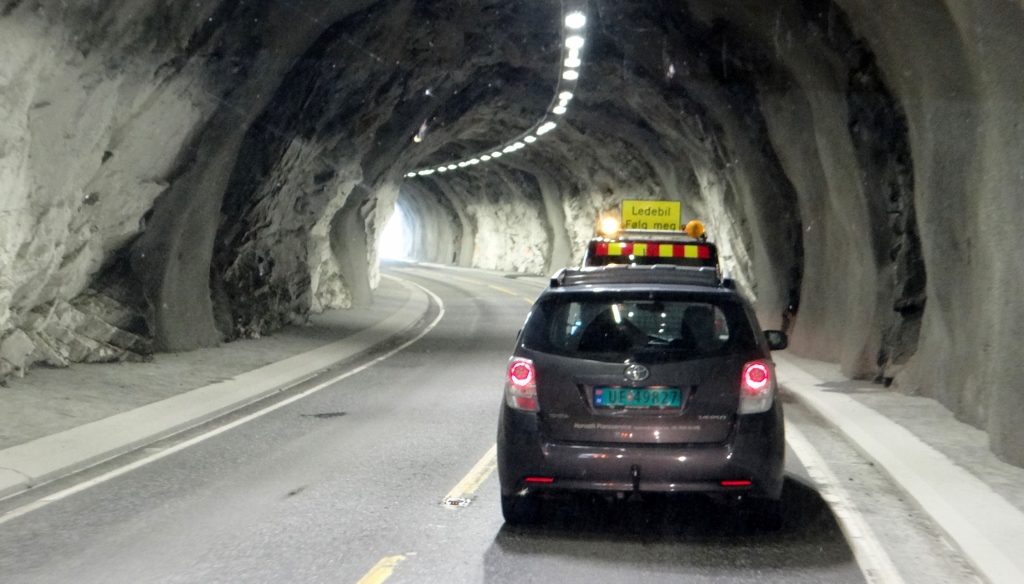 We sat in line waiting for the escort car to have his lunch in these roadworks. If you want to get across Norway in a hurry, take a helicopter!