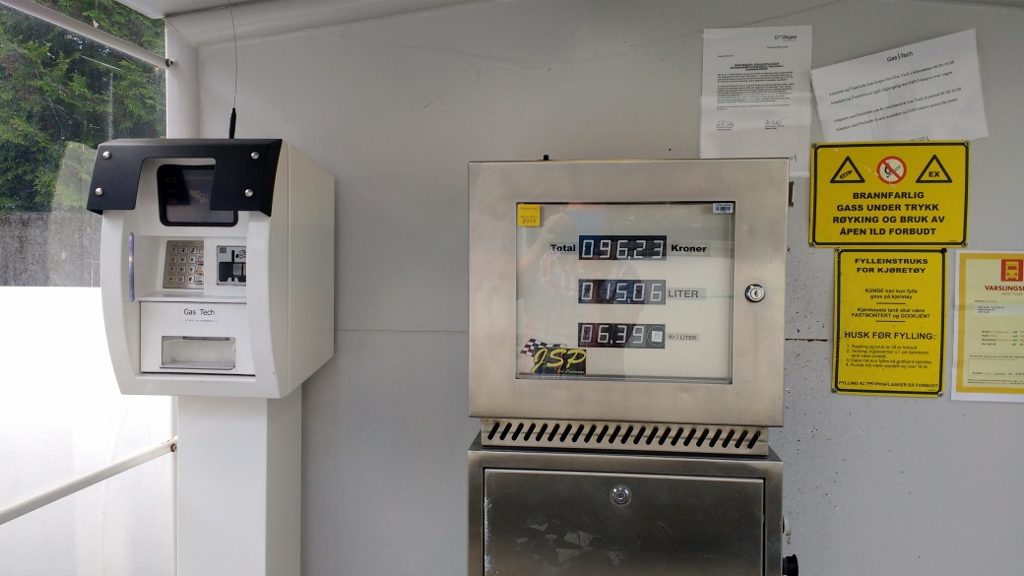 Today's LPG fill up was 6.39NOK a litre, roughly 60p a litre, dirt cheap for the comfort it gives us (and saves us £££ in campsite and hook-up fees for the fridge)