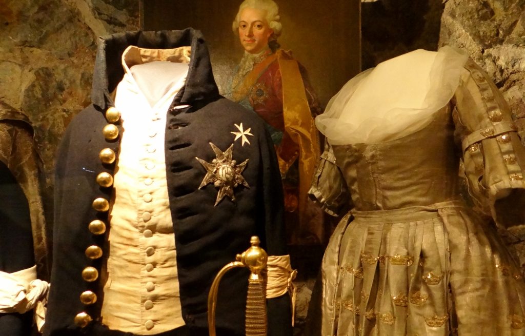 Swedish royal wear - very nice!