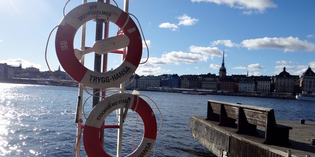 There are ladders here along with life belts. I couldn't work out why, but Ju's nailed it I think - the sea freezes...?