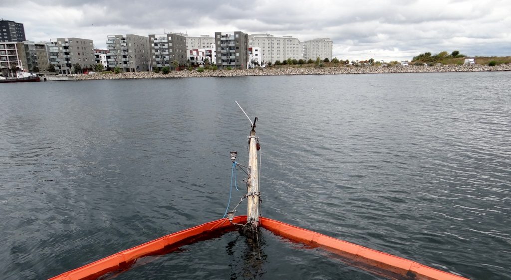 Someone's not going to be happy when they finally get back to their boat...