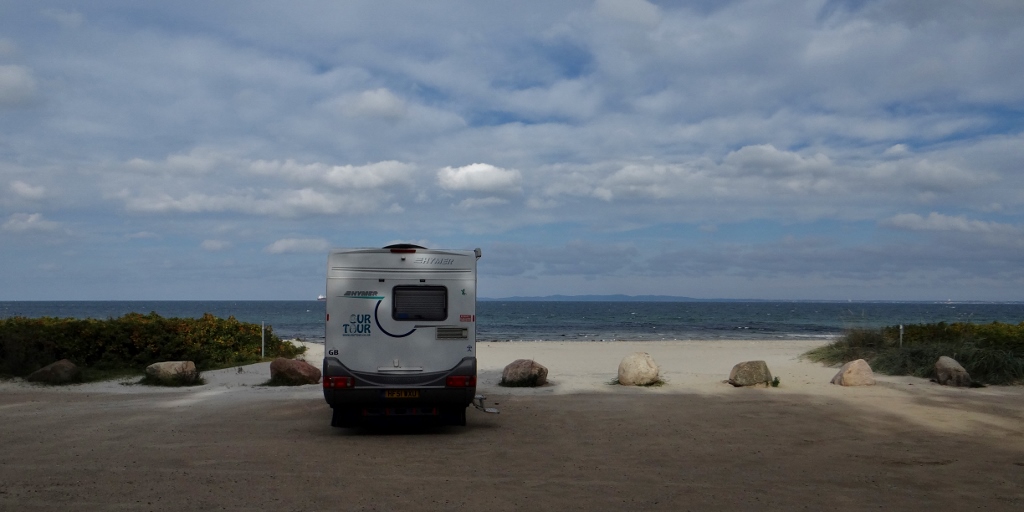 Beach-side parking just south of Hornbæk. We moved across the car park in the late evening, to face into the wind and get some cover from trees