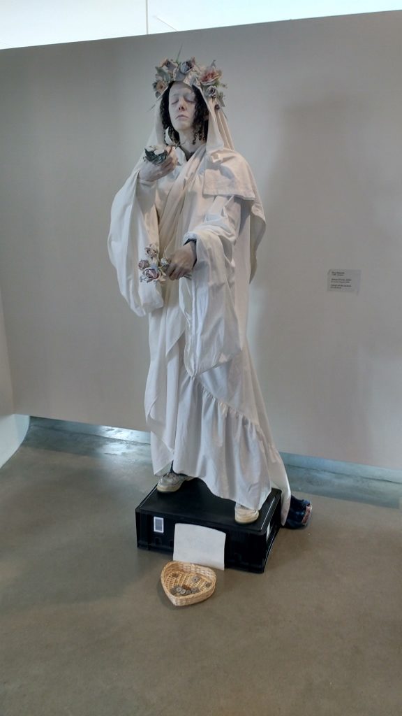 First intrigue at the ticket desk: is she real or not?