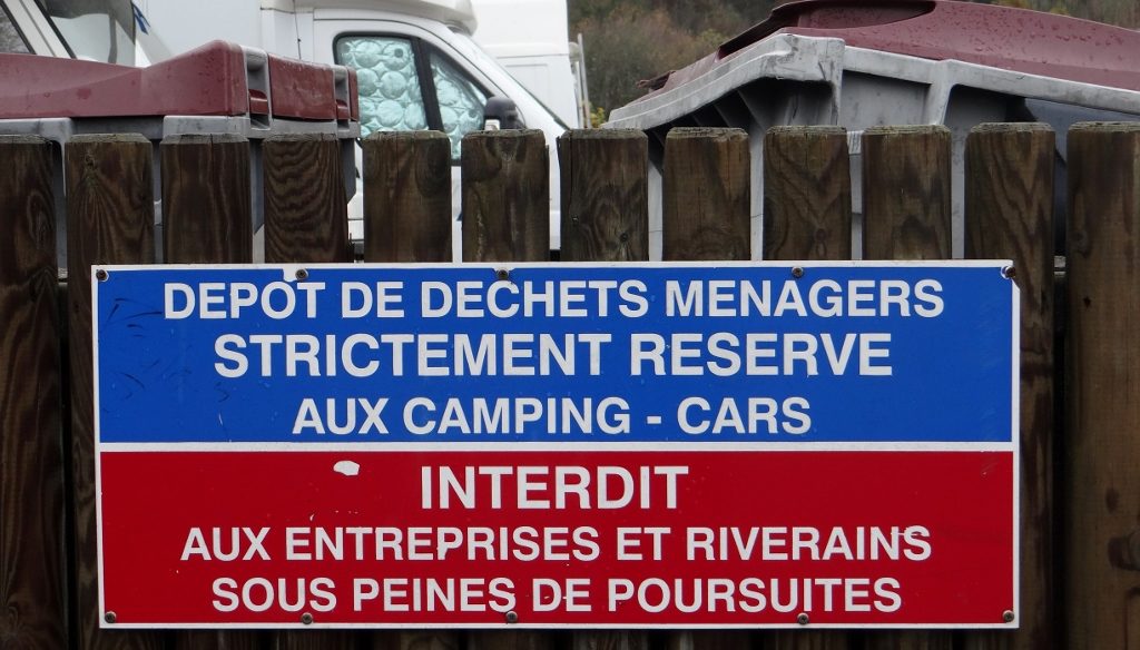 Bins strictly reserved for motorhomes! Forbidden for businesses and locals to use! Wow. We went to Decathlon today and there were spaces in the car park also reserved for motorhomes, amazing.