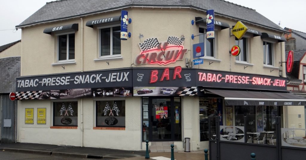 Although we're not doing much investigating, we've loving the unmistakable Frenchness of our surroundings!