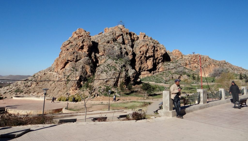 The crown-capped Azrou rock