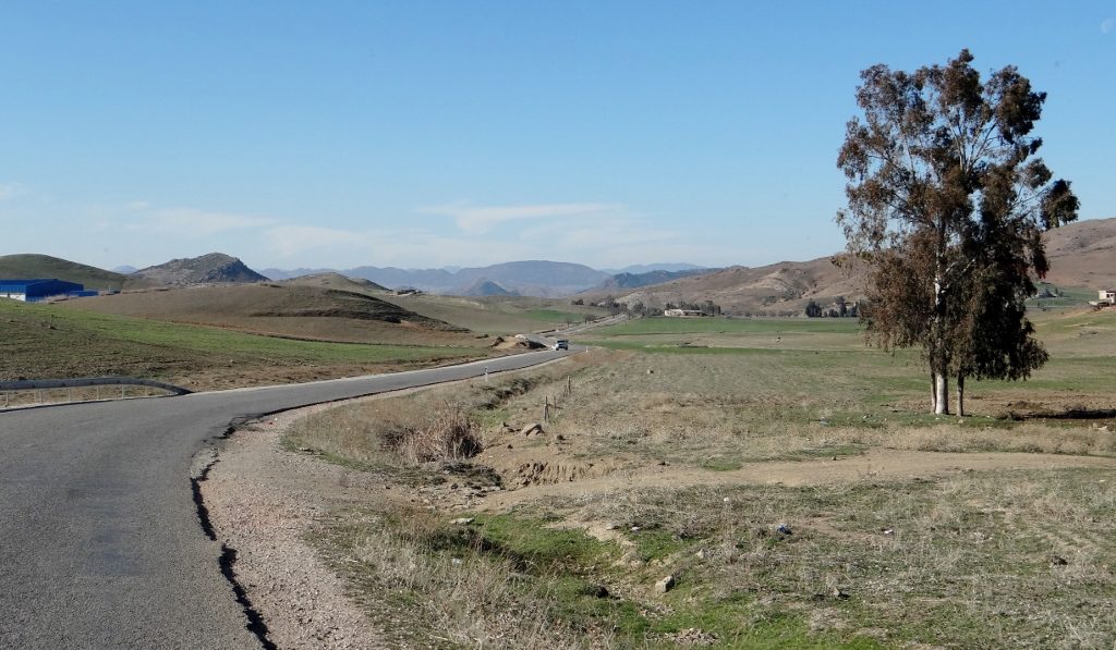 The N8 south of Azrou. Heading south on good tarmac, the landscape became increasingly arid