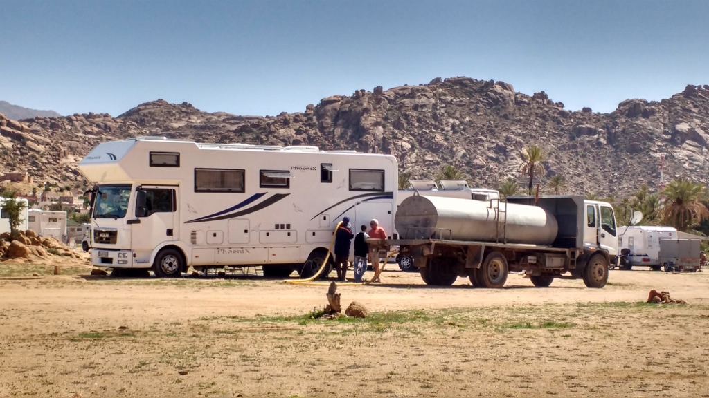 Fresh water delivery in the Tafraoute municipal aire