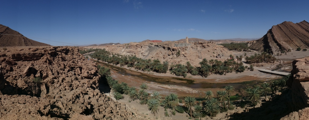 An old town a few km before Tissint, built on the edge of a gorge