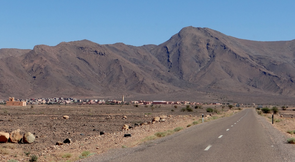 The final run into Foum Zguid from the south