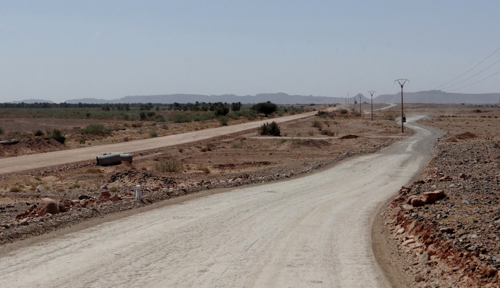 To the left: the new N9, which at the moment is just a layer of smooth biscuit-like aggregate. To the right, the piste everyone has to taken while the main N9 is resurfaced. Miles of it. Imagine that in the UK?