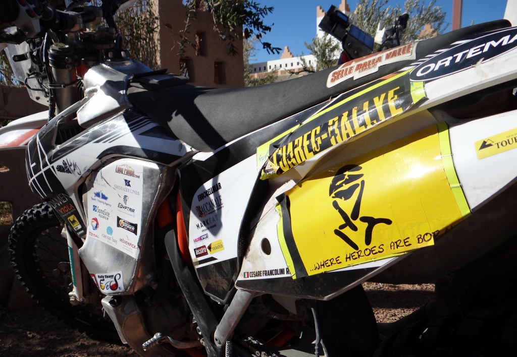 An Italian team doing the Tuareg Rallye arrived at our last site, leaving before we woke up for the last of 7 days of off-road racing