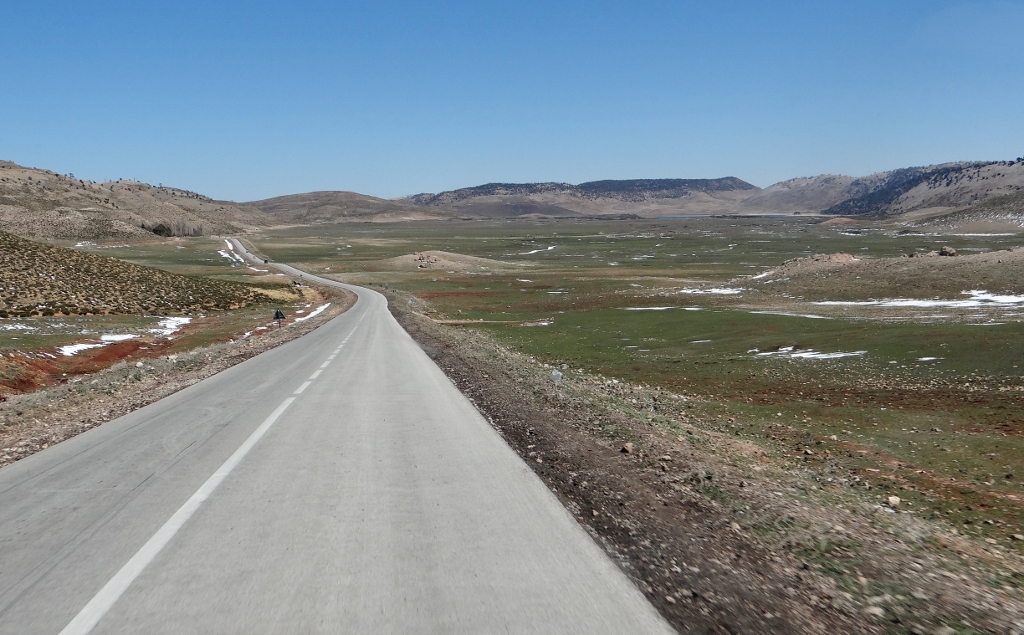 No snow yet! The N13 north of Midelt