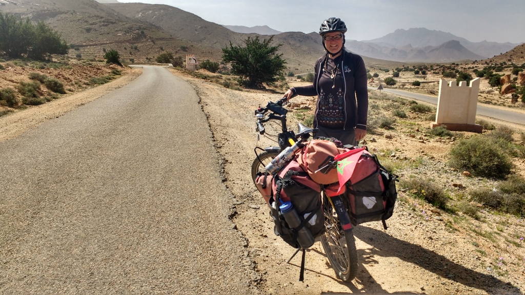 We met this Swiss lady - Laura Villiger (www.la2rad.com, in German) cycling her way across Morocco. I asked if she'd had any trouble and she told us no. She'd stuck to the Med coast to start off with, to weigh the country up, and had had no problems. As you can see, despite the heat she's well covered-up, which I reckon probably transforms the experience for women travelling here.
