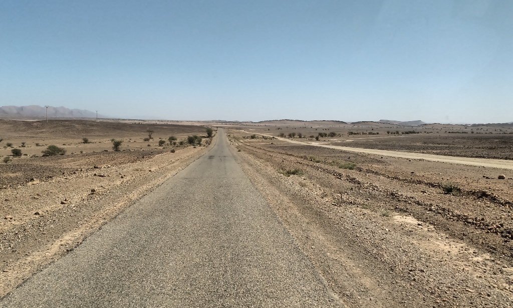 The N12, to the right lies the Sahara and, about 30km away, Algeria