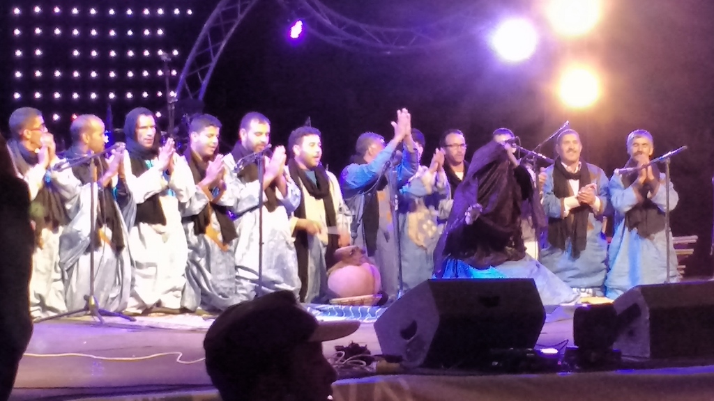 We did go and watch these local guys singing for a while. Hard to describe what they got up - Ju's recorded a video. It was rythmic, involved a lot of clapping, and went on a while. I have and increased respect for the Queen after standing watching for ten minutes