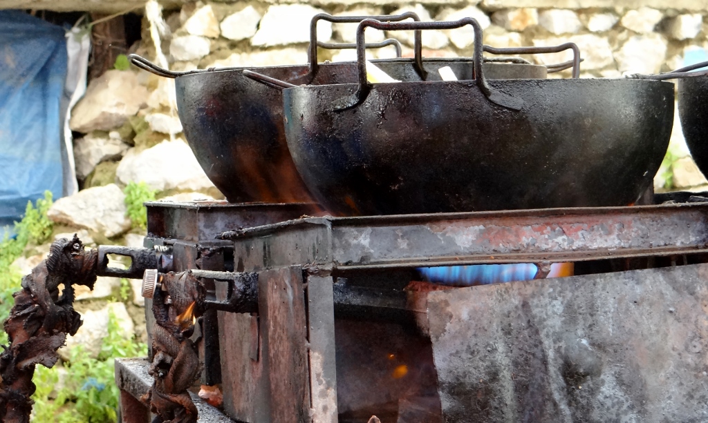 This is how the local outdoor souk chippy fried up. Note the small flame on the pipe!