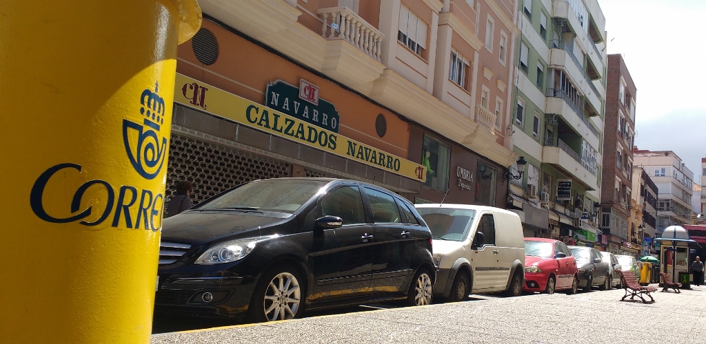 La Linea's not much of a town to look at. It seems half the folks here work in Gib, and walking about on the rock conversations between locals flip weirdly mid sentence between English and Spanish and back again