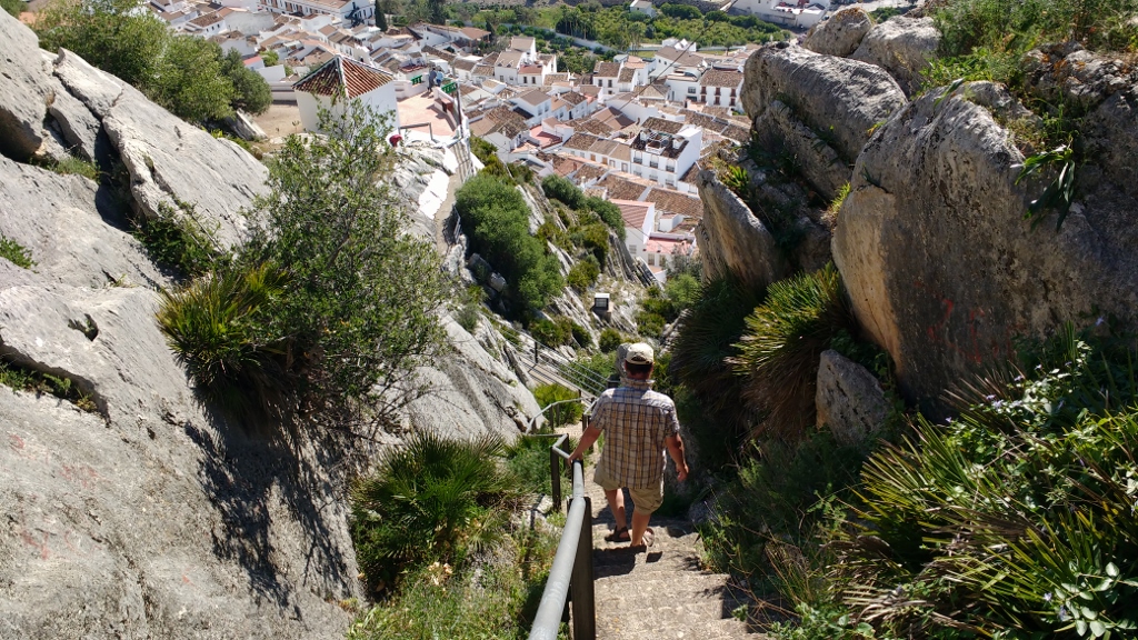 There are viewpoints above the town, cut into the rock of the sierra which looms above. This is a paragliding and hand-gliding centre, and we've watched shutes gliding across the pale blue sky in the afternoons. The villa's owner has a hand glider in the garage, tempting... not.