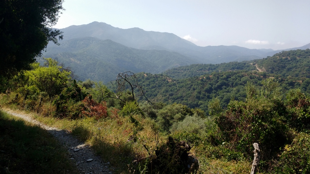 The view from the path. I saw no-one in 2 hours of walking