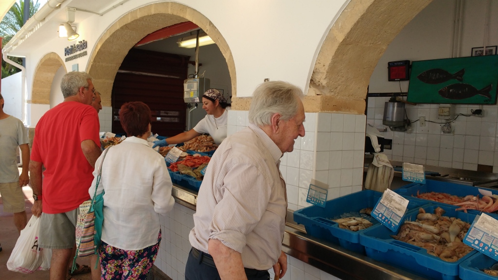 Locals grabbing still-kicking fresh seafood