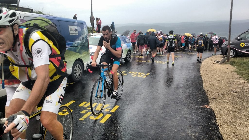 Before the race proper arrives, amateurs piled up the hill on their bikes. Big respect.