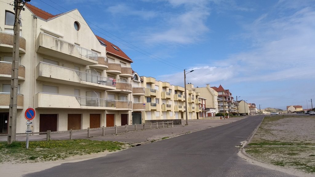 Stella Plage in late April: not much happening here folks