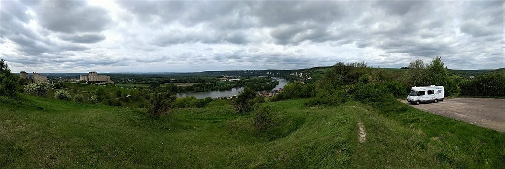 Motorhome free parking on a wonk, Château Gaillard