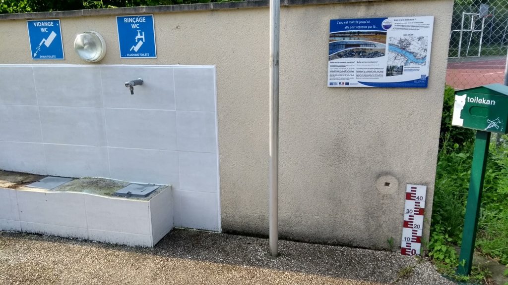 Spot the odd thing out? Yep, there's a flood height indicator at the service point, as the nearby river occasionally breaks its banks!