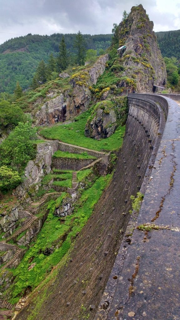 Gouffre d'Enfer Dam, Planfoy France