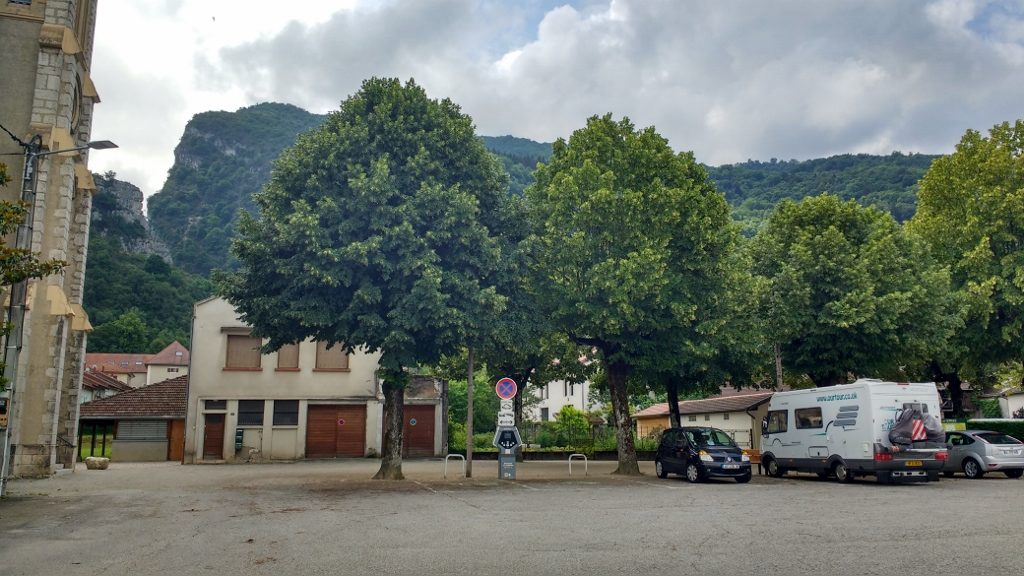 Free mixed parking in Cognin-les-Gorges
