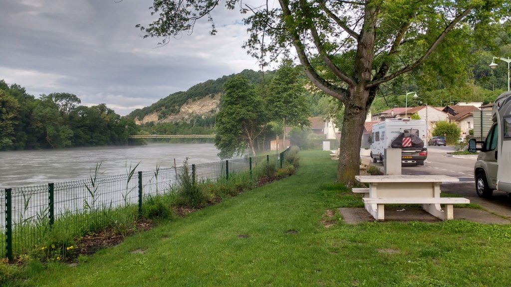 Sleeping by the Isere