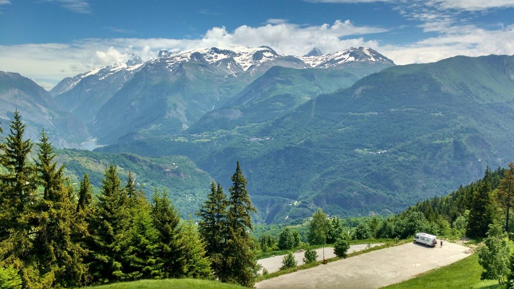 Motorhome aire Auris en Oisans La Station