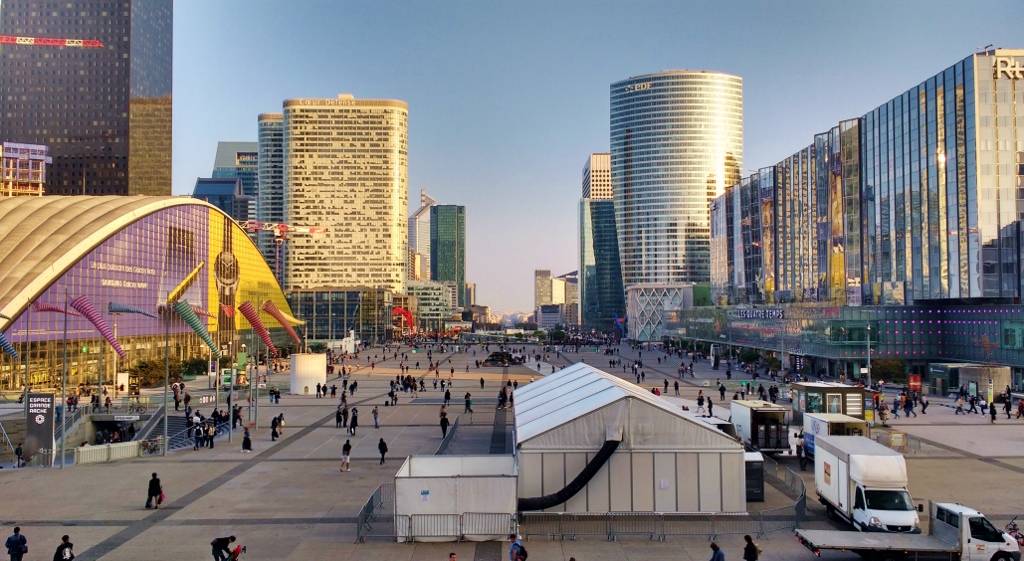 View along Axe de La Defense