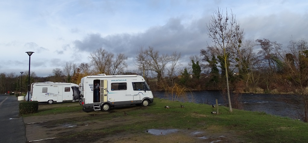 The free river-side motorhome aire at Saint-Pourçain-sur-Sioule