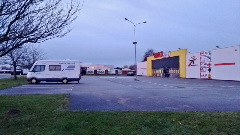 motorhome parked in Brico Marche