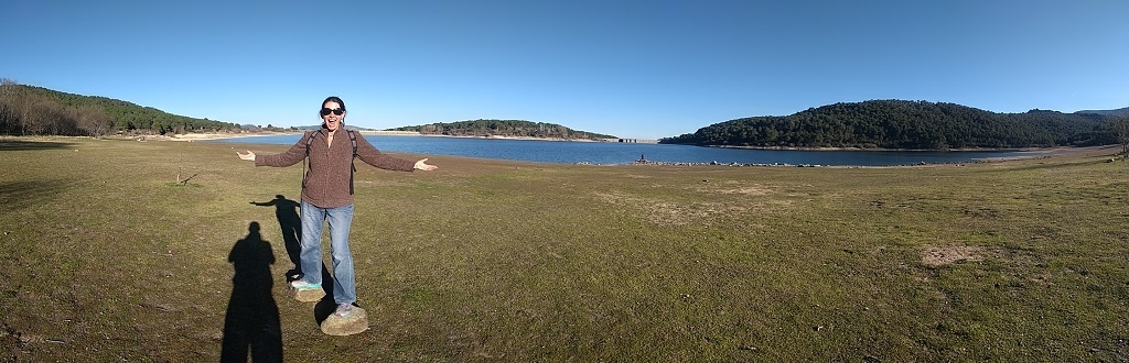 The Embalse de la Jarosa lake