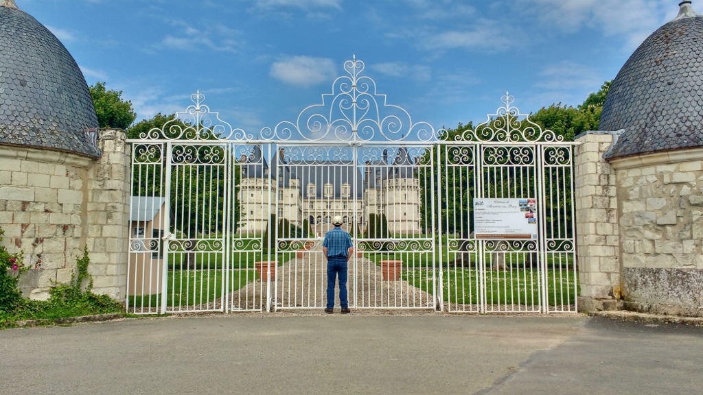 Mesnieres-en-Bray, France Chateau