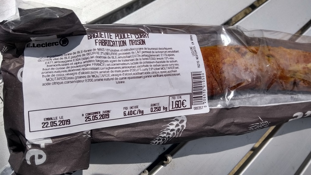 Chicken curry baguette? Don't mind if I do! Sadly despite a vague yellow colour, it tasted nothing of curry. Or chicken.