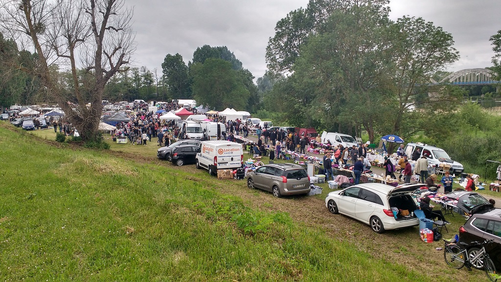Car boot in Muides-sur-Loire. The friterie was doing a roaring trade.