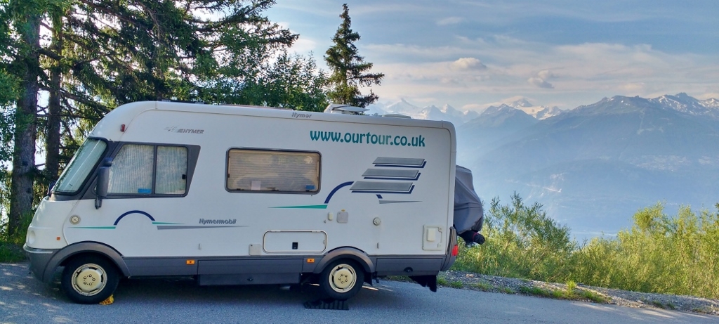 motorhome on levelling chocks