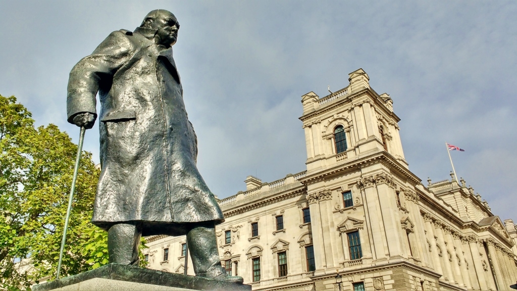 winston churchill statue london