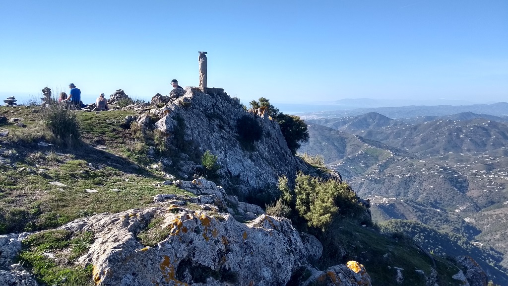 El Fuerte, with some fellow hikers enjoying the magnificent views