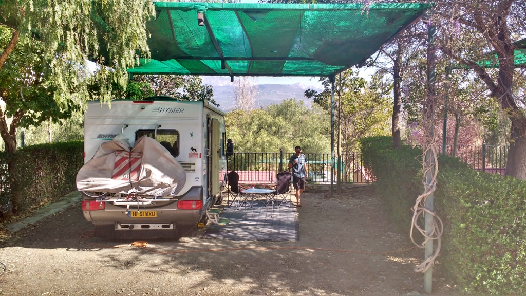 motorhome camping at embalse de la vinuela