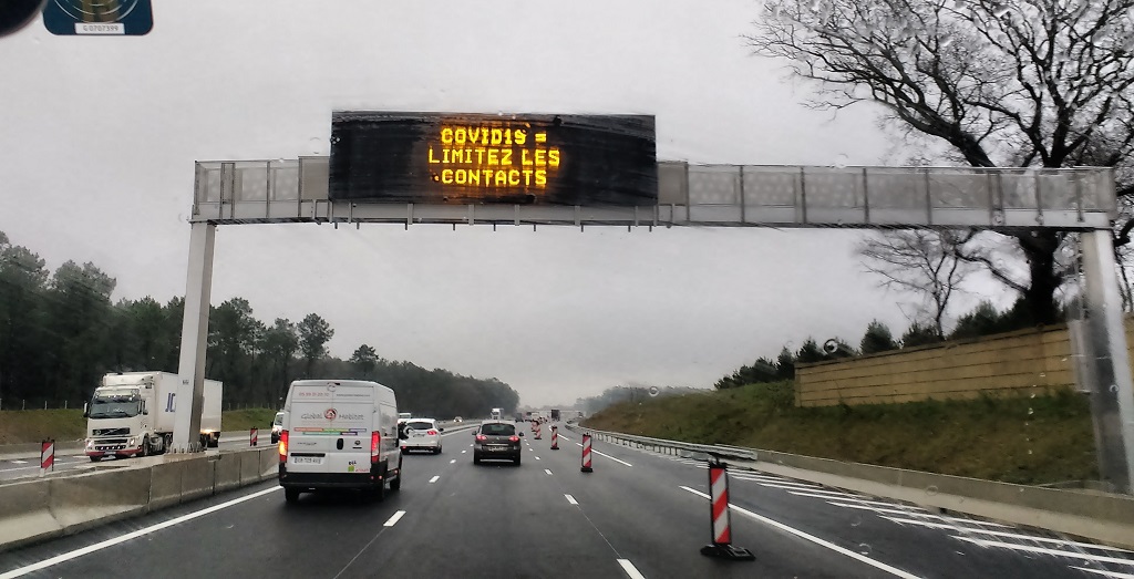Sign avoid contacts COVID France 2020