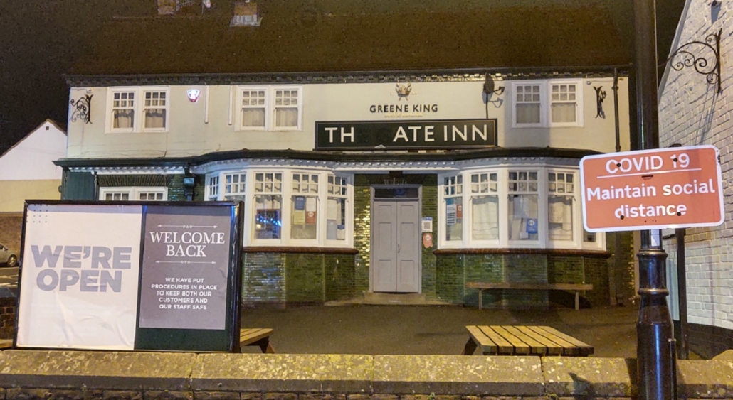 tier 3 closed pub and covid sign