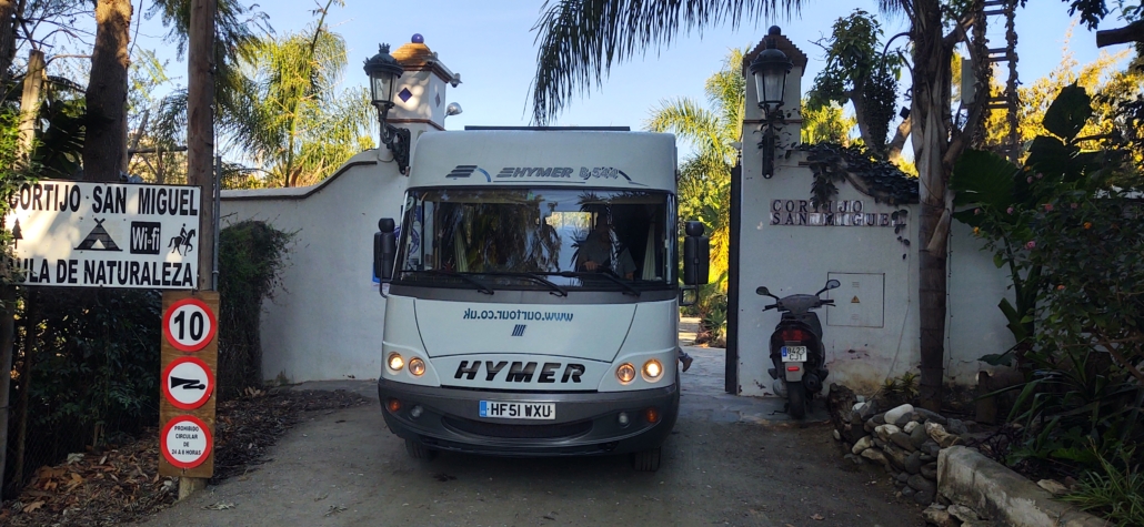 motorhome leaving campsite
