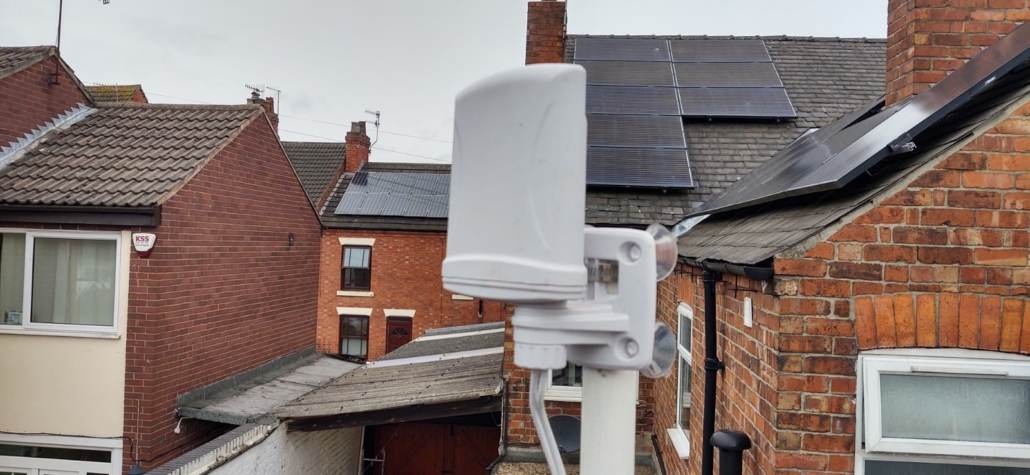 The Front of the Poynting 4G-XPOL-A0001 Mounted on a Pole